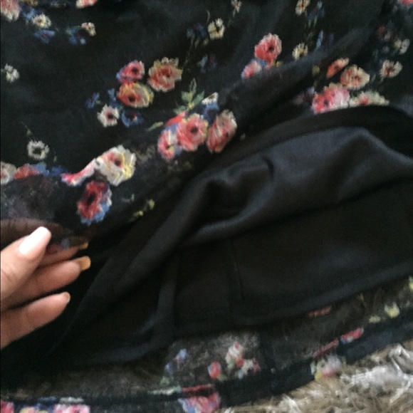 🌹Flirty one shoulder ruffle top!😍🌹 - Picture 6 of 8